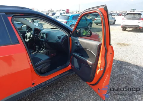 2018 Jeep Compass Trailhawk 4X4 z USA, uszkodzony, nr VIN 3C4NJDDBXJT479036